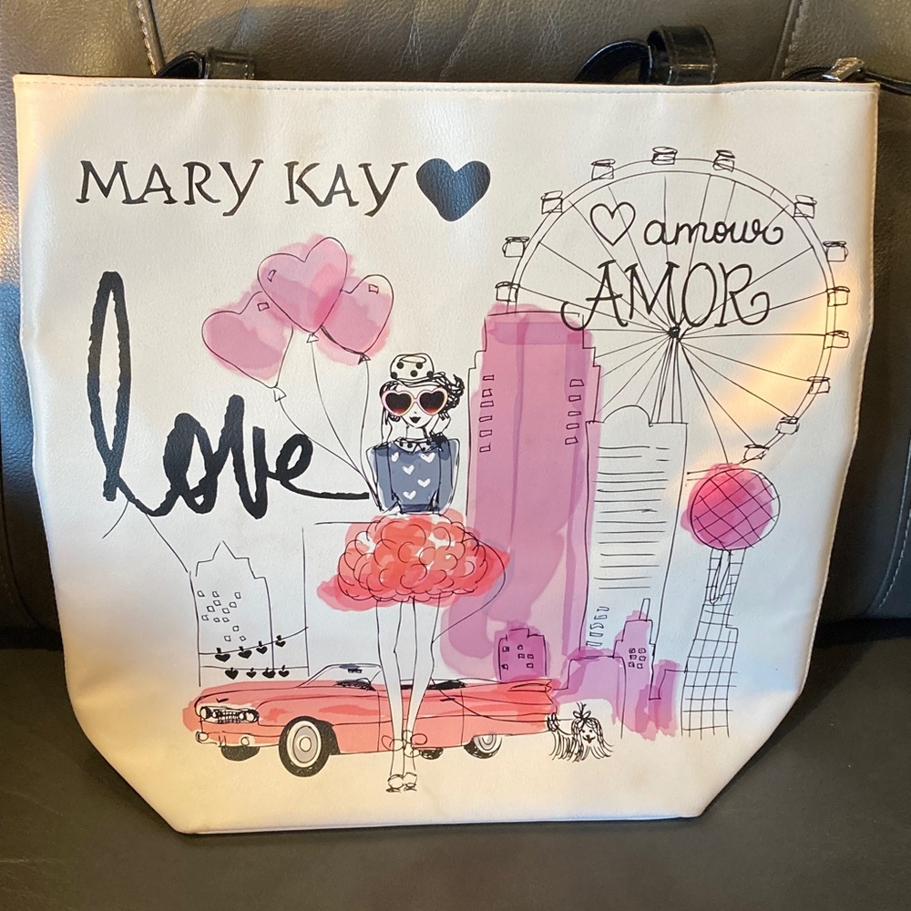 Cute 🥰 Mary Kay Love, Amour Graphic Tote